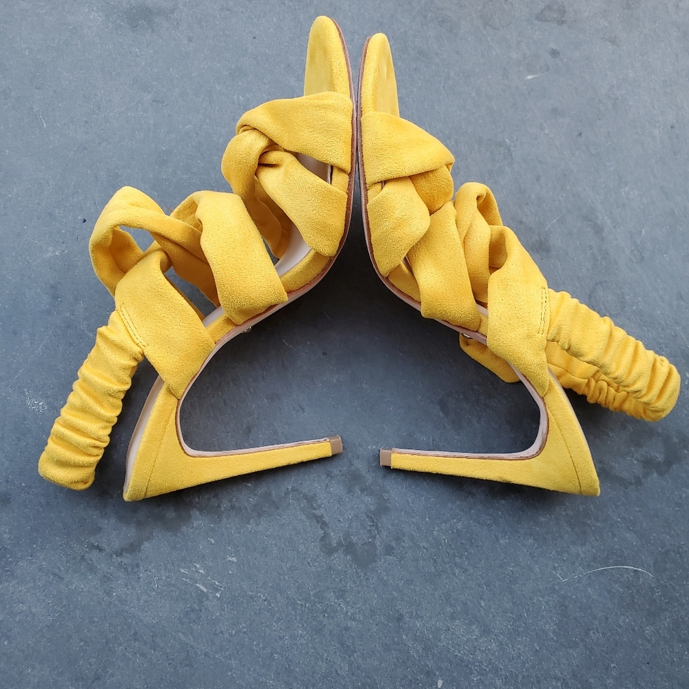 RAYE House Of Harlow yellow suede heels